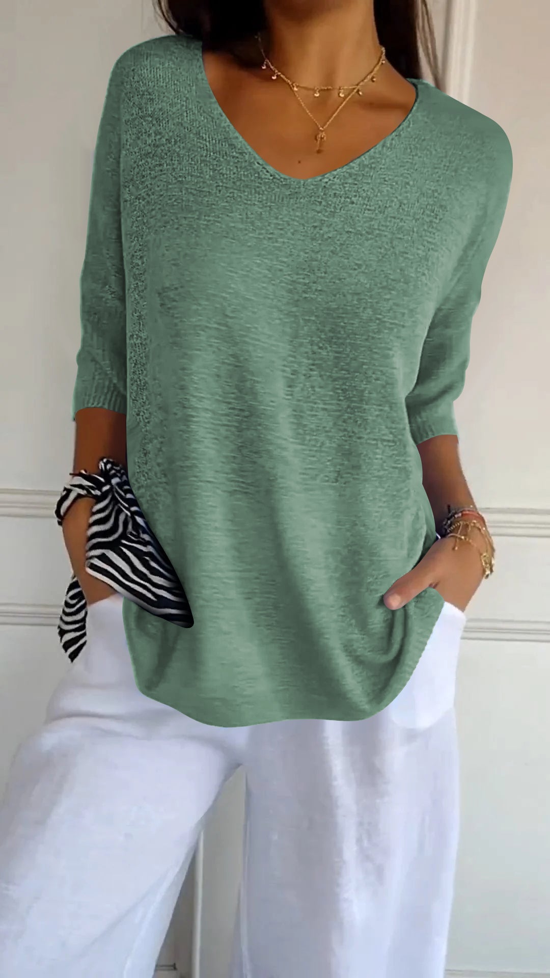 Jill | Women’s Timeless V-Neck Top
