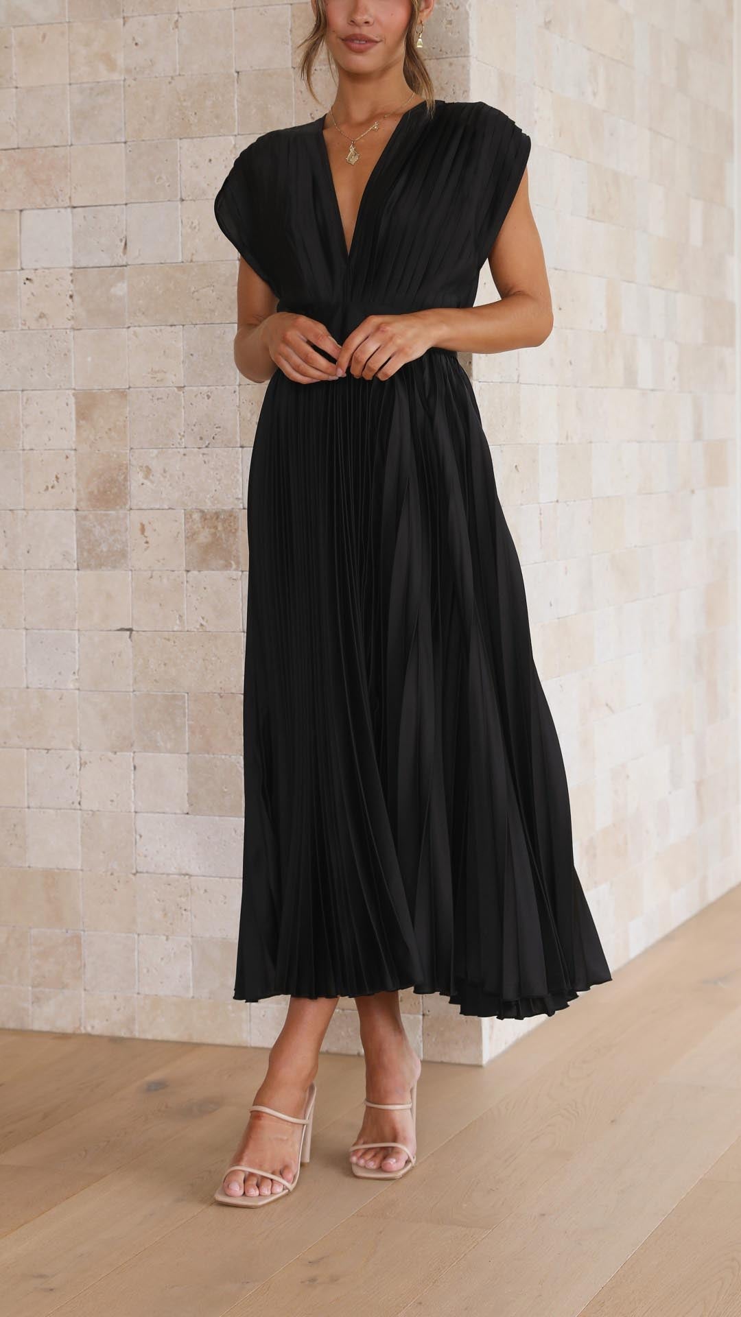 Selene | Women's Pleated V-Neck Maxi Dress