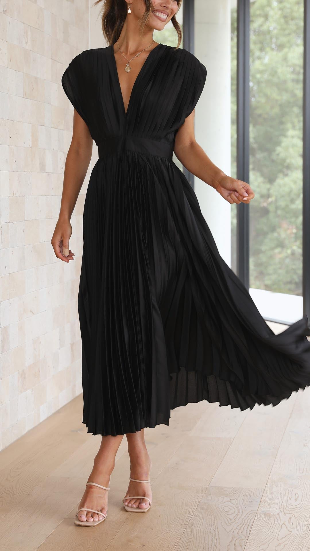 Selene | Women's Pleated V-Neck Maxi Dress