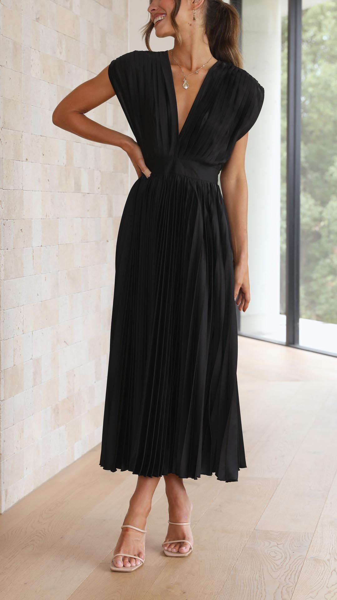 Selene | Women's Pleated V-Neck Maxi Dress