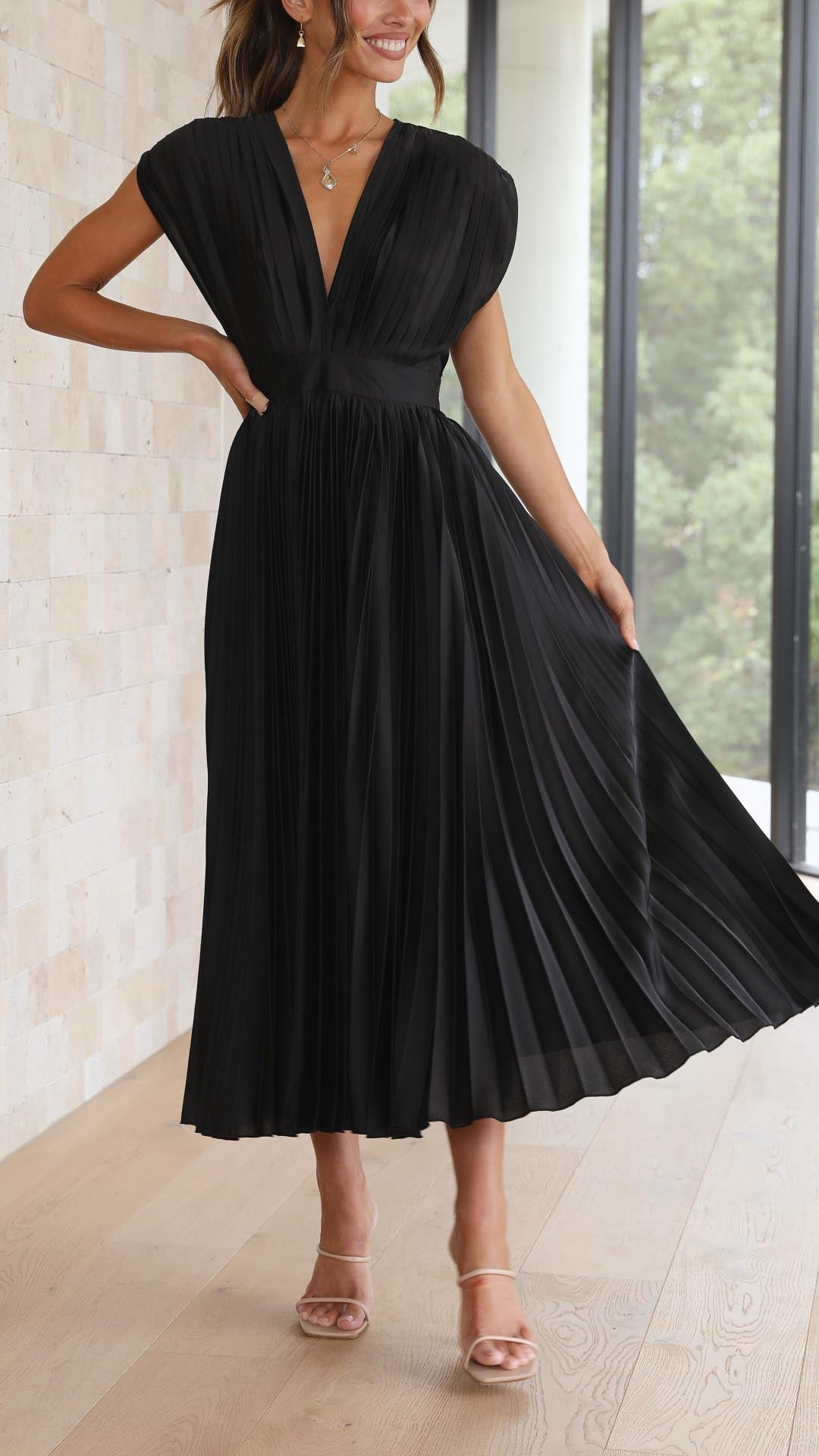 Selene | Women's Pleated V-Neck Maxi Dress